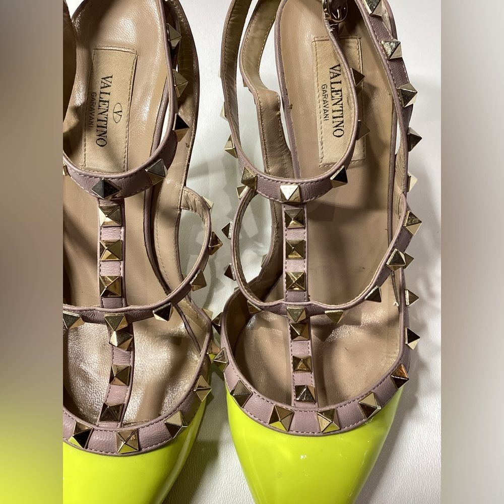 Valentino Garavani Neon Yellow Parent Leather Rockstud Pumps EU Size 37.5 - Picture 3 of 16